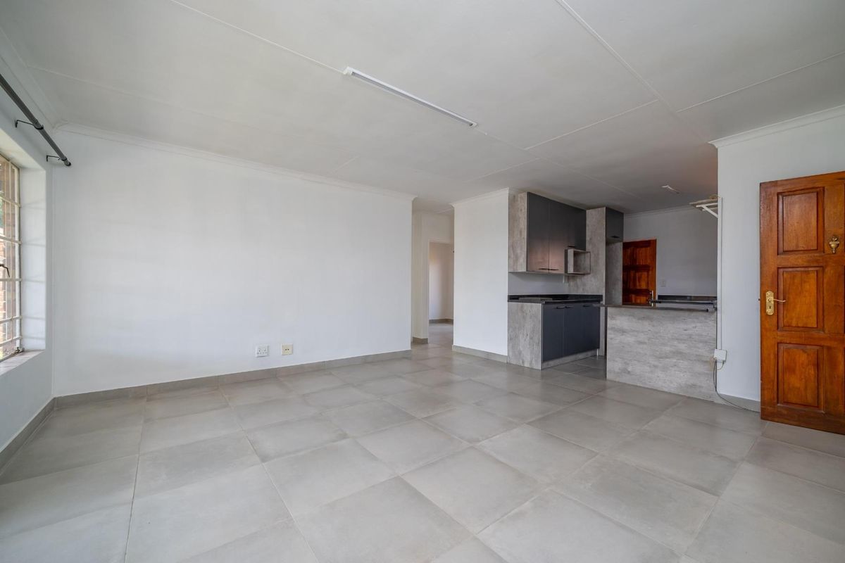 3 Bedroom Townhouse in Secure Complex for Sale in Elarduspark - Photo 5