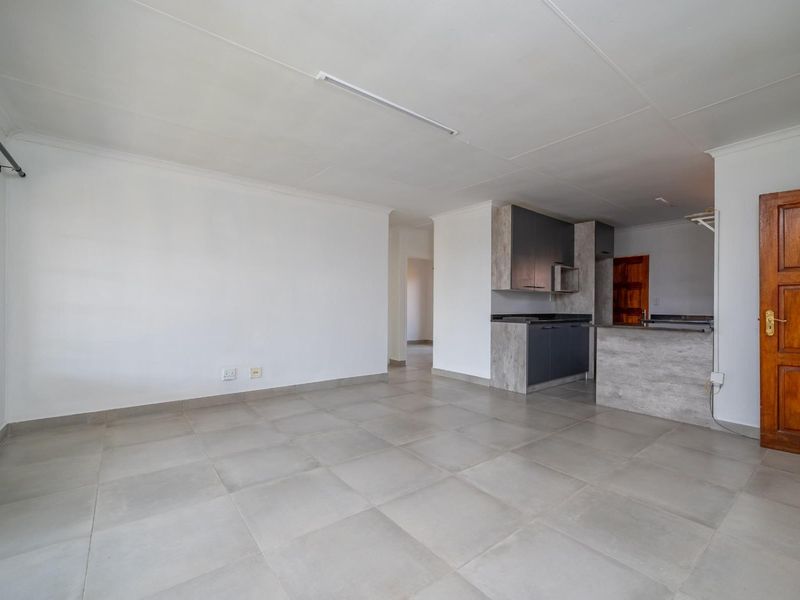 3 Bedroom Townhouse in Secure Complex for Sale in Elarduspark - Photo 5