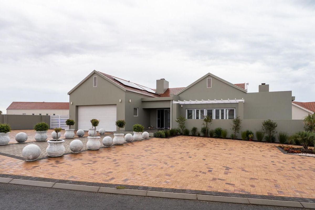 Single Storey Home In Admiral Island - Photo 2