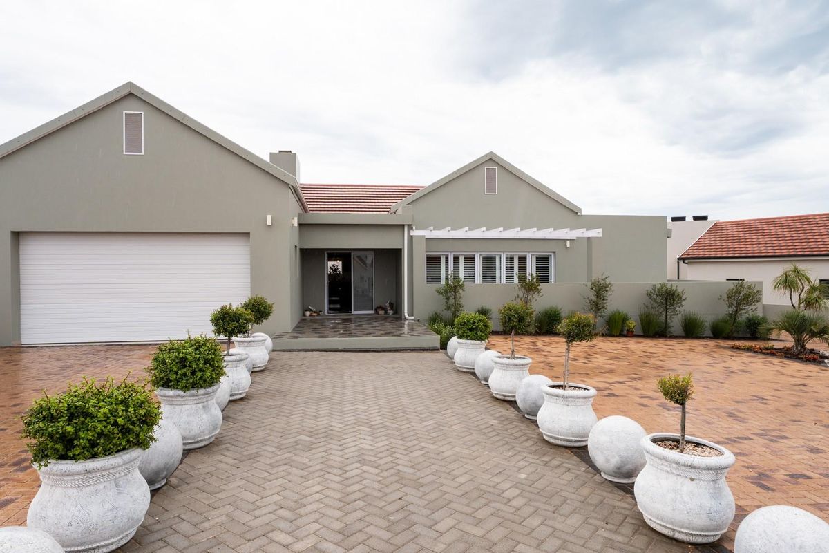 Single Storey Home In Admiral Island - Photo 3