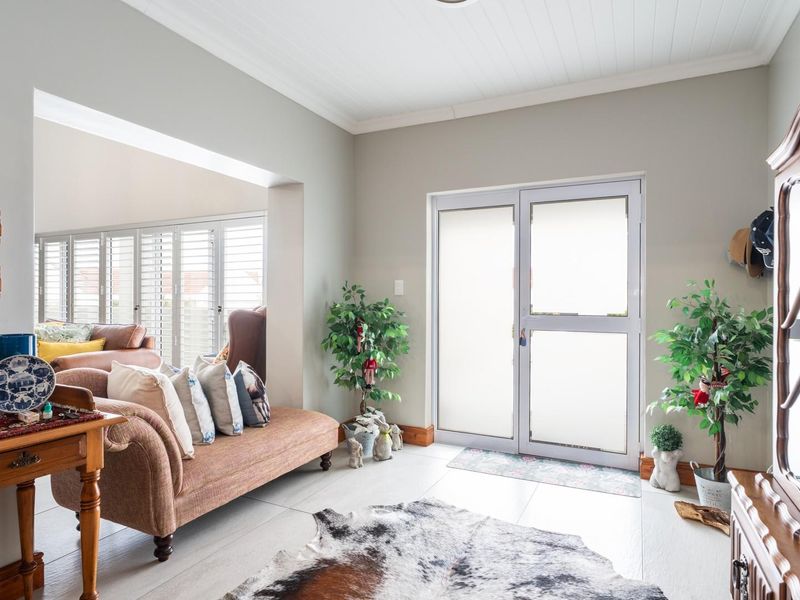 Single Storey Home In Admiral Island - Photo 5