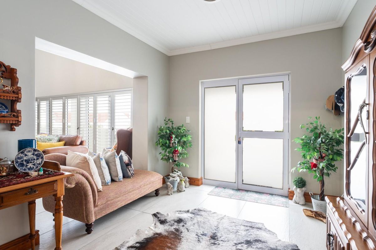 Single Storey Home In Admiral Island - Photo 4