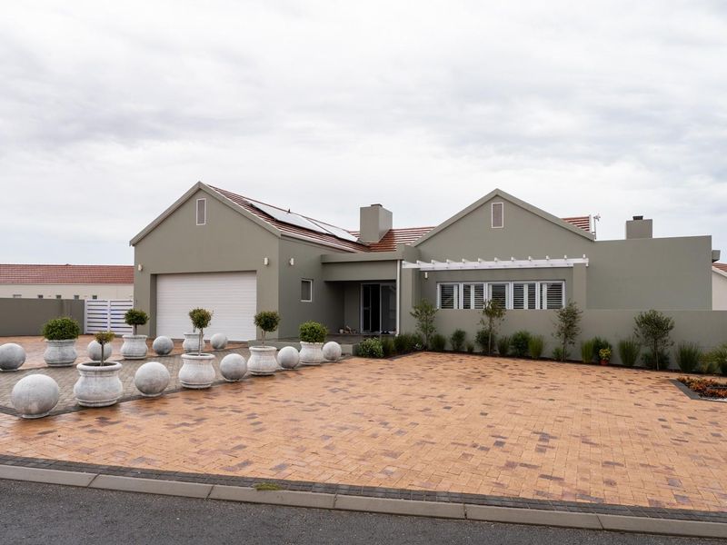 Single Storey Home In Admiral Island - Photo 2