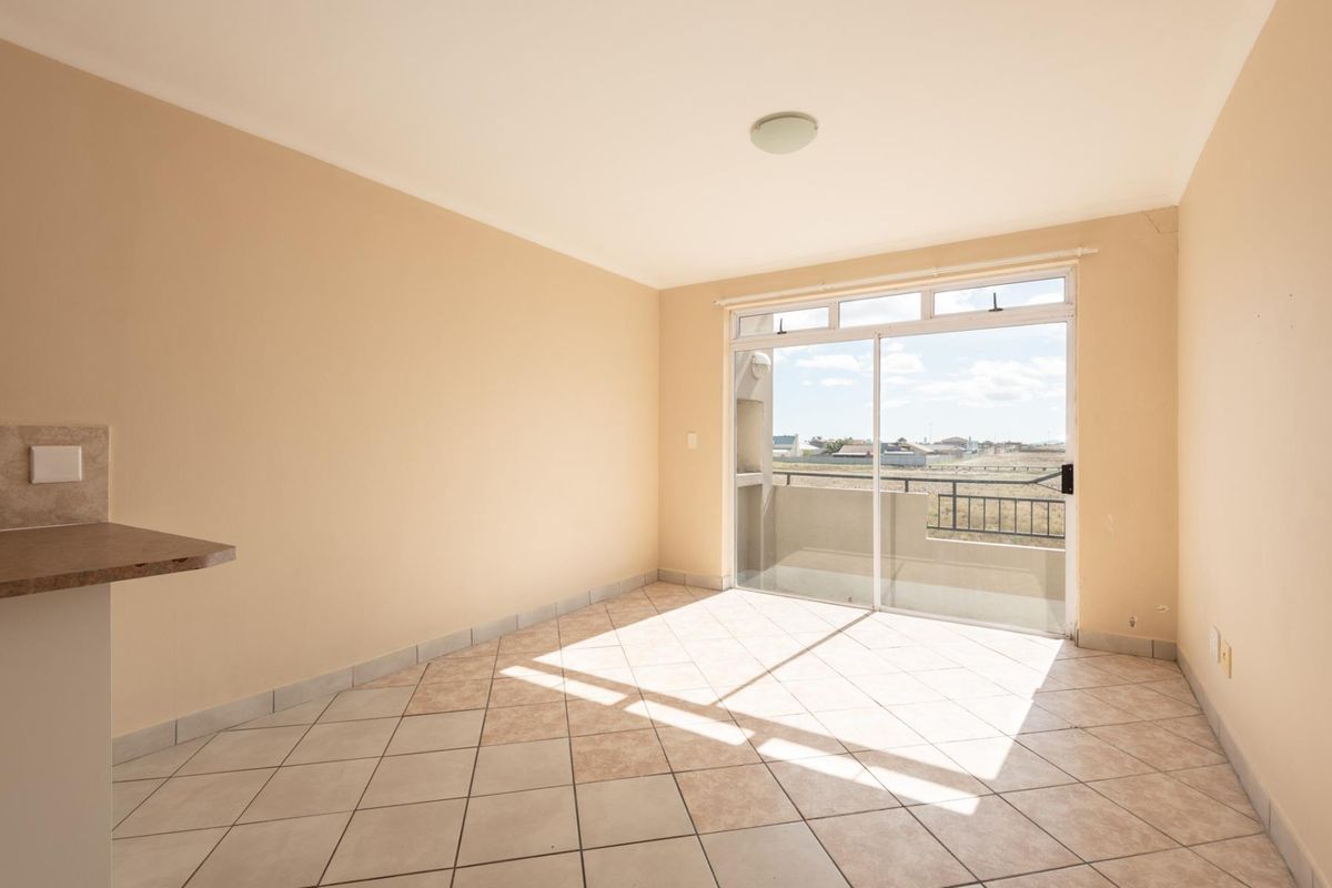 Two Bedroom Investment Apartment - Whispering Pines - Strand - Photo 4