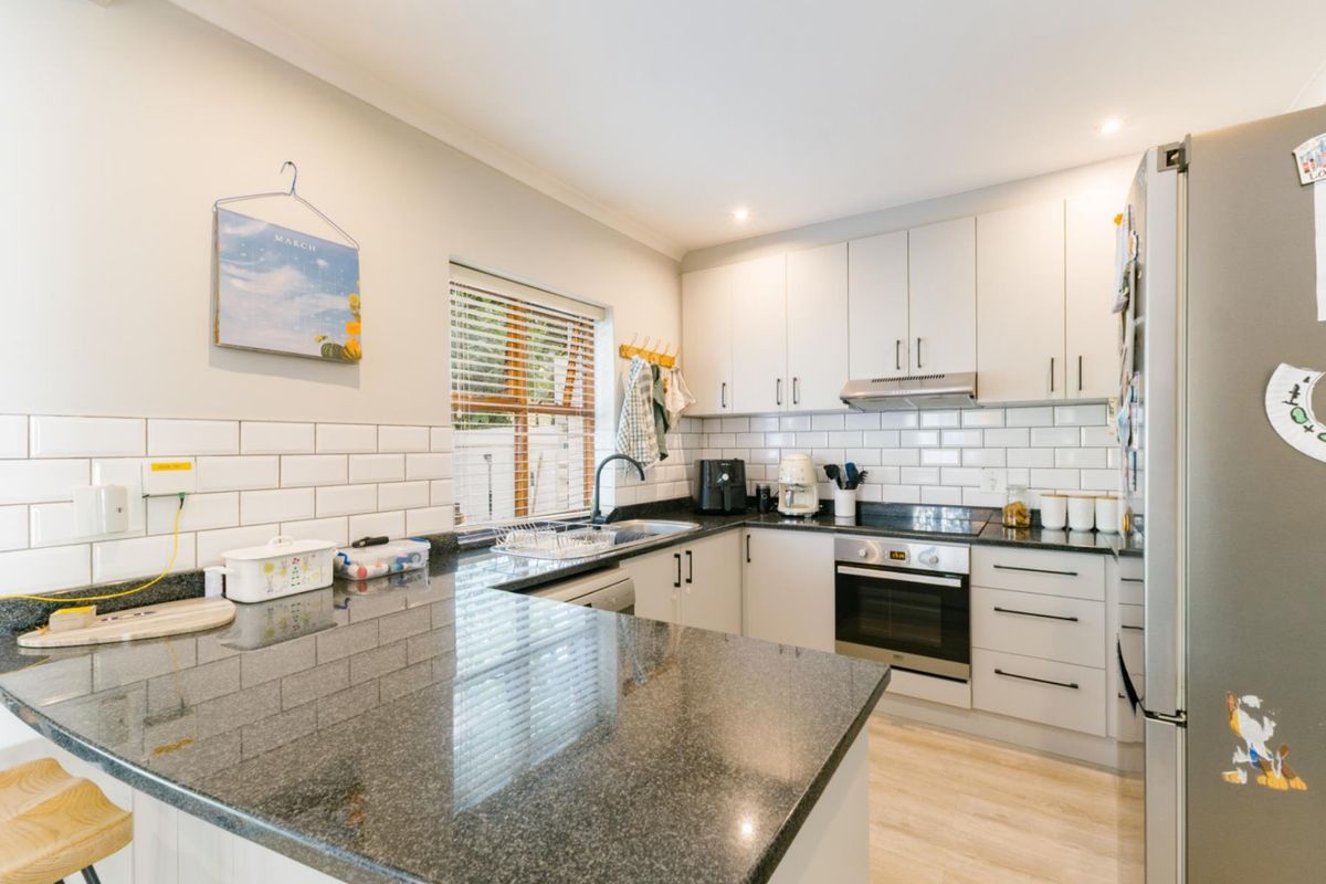 Townhouse Under Offer in Boschenmeer Golf Country Estate Paarl - Photo 5