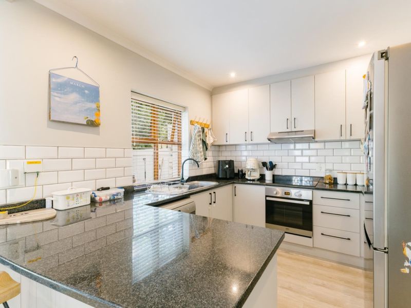 Townhouse Under Offer in Boschenmeer Golf Country Estate Paarl - Photo 5