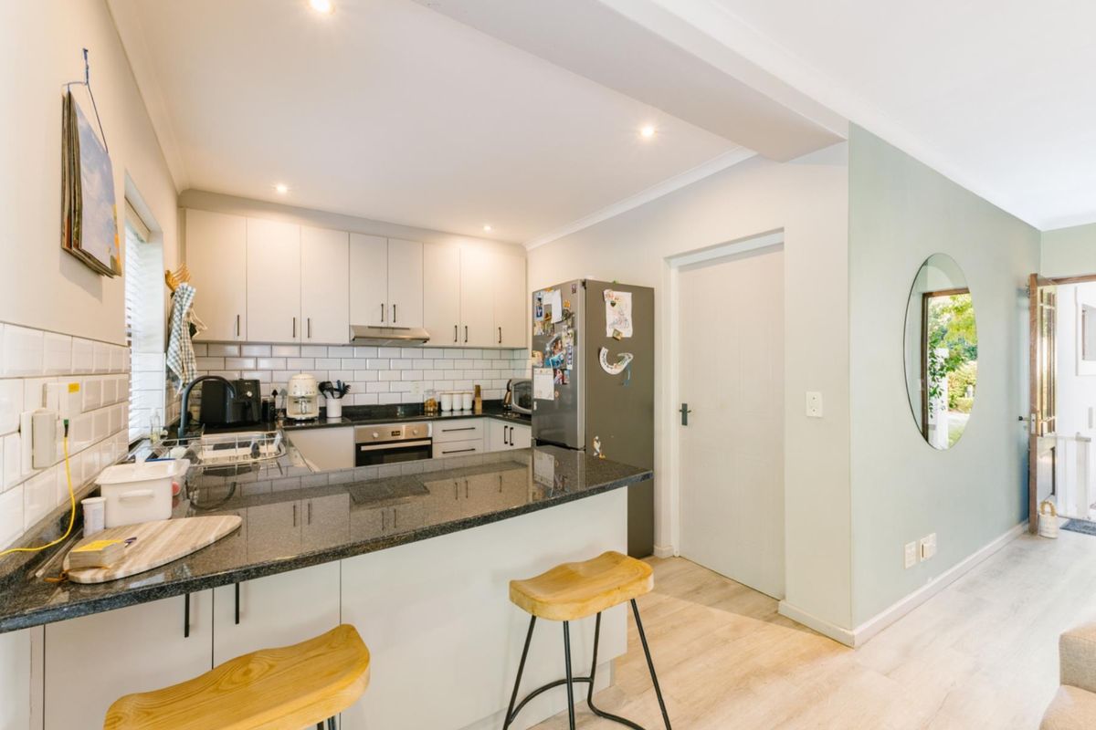 Townhouse Under Offer in Boschenmeer Golf Country Estate Paarl - Photo 4