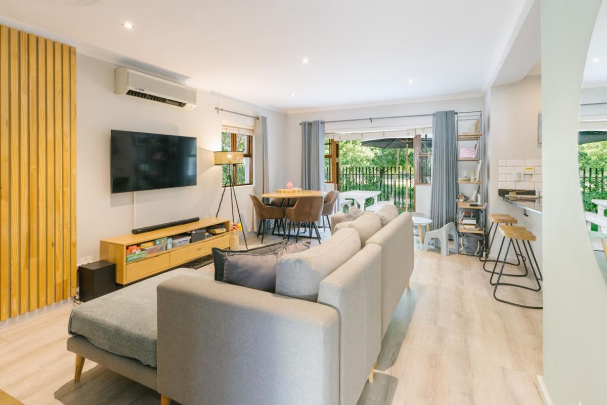 Townhouse Under Offer in Boschenmeer Golf Country Estate Paarl - Photo 2