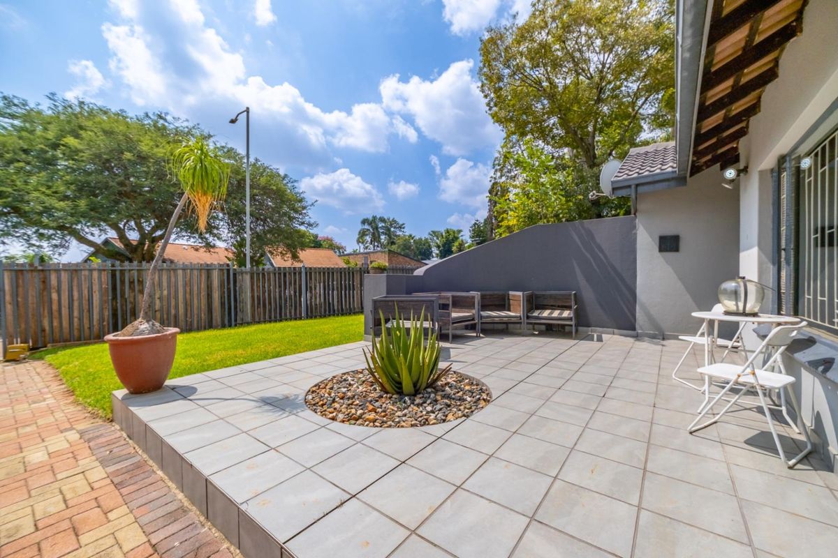 Dual Living Family haven in Garsfontein with braai area - Photo 4