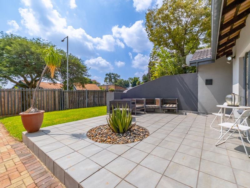 Dual Living Family haven in Garsfontein with braai area - Photo 4