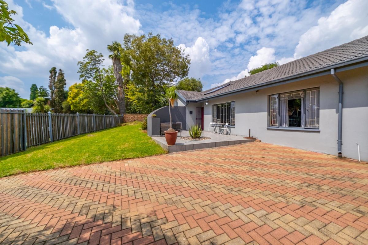 Dual Living Family haven in Garsfontein with braai area - Photo 2