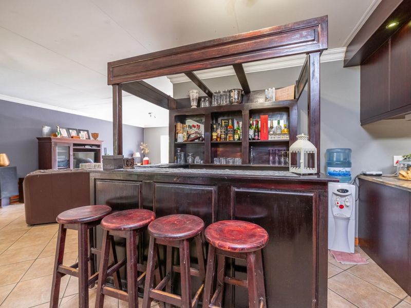 Dual Living Family haven in Garsfontein with braai area - Photo 10