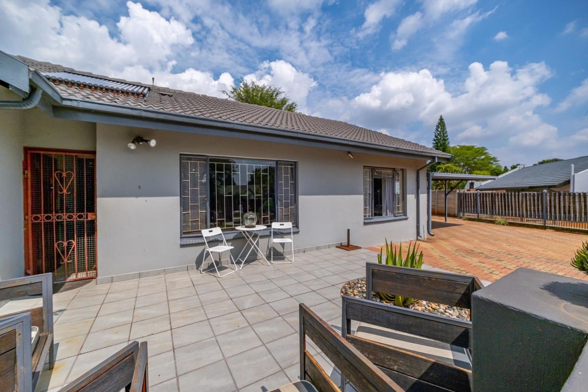 Dual Living Family haven in Garsfontein with braai area - Photo 5