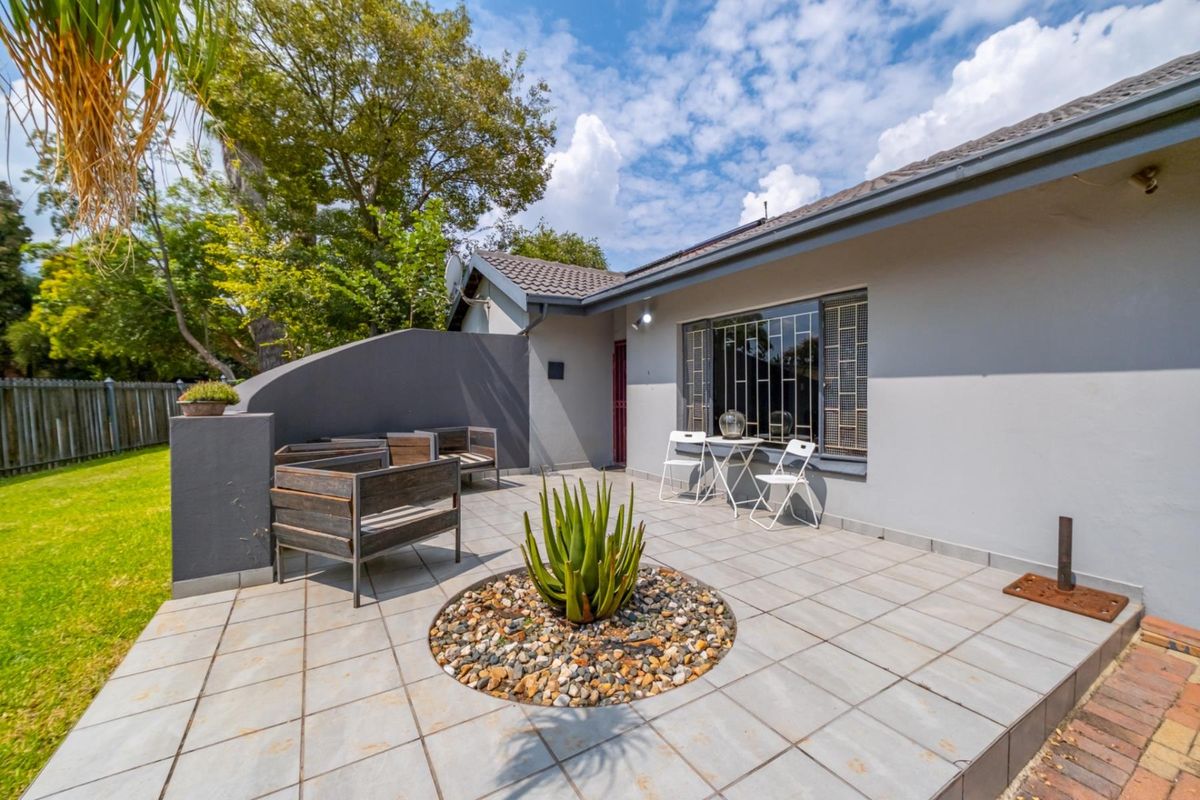 Dual Living Family haven in Garsfontein with braai area - Photo 3