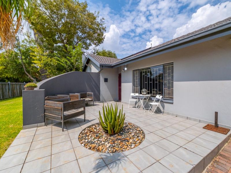 Dual Living Family haven in Garsfontein with braai area - Photo 3