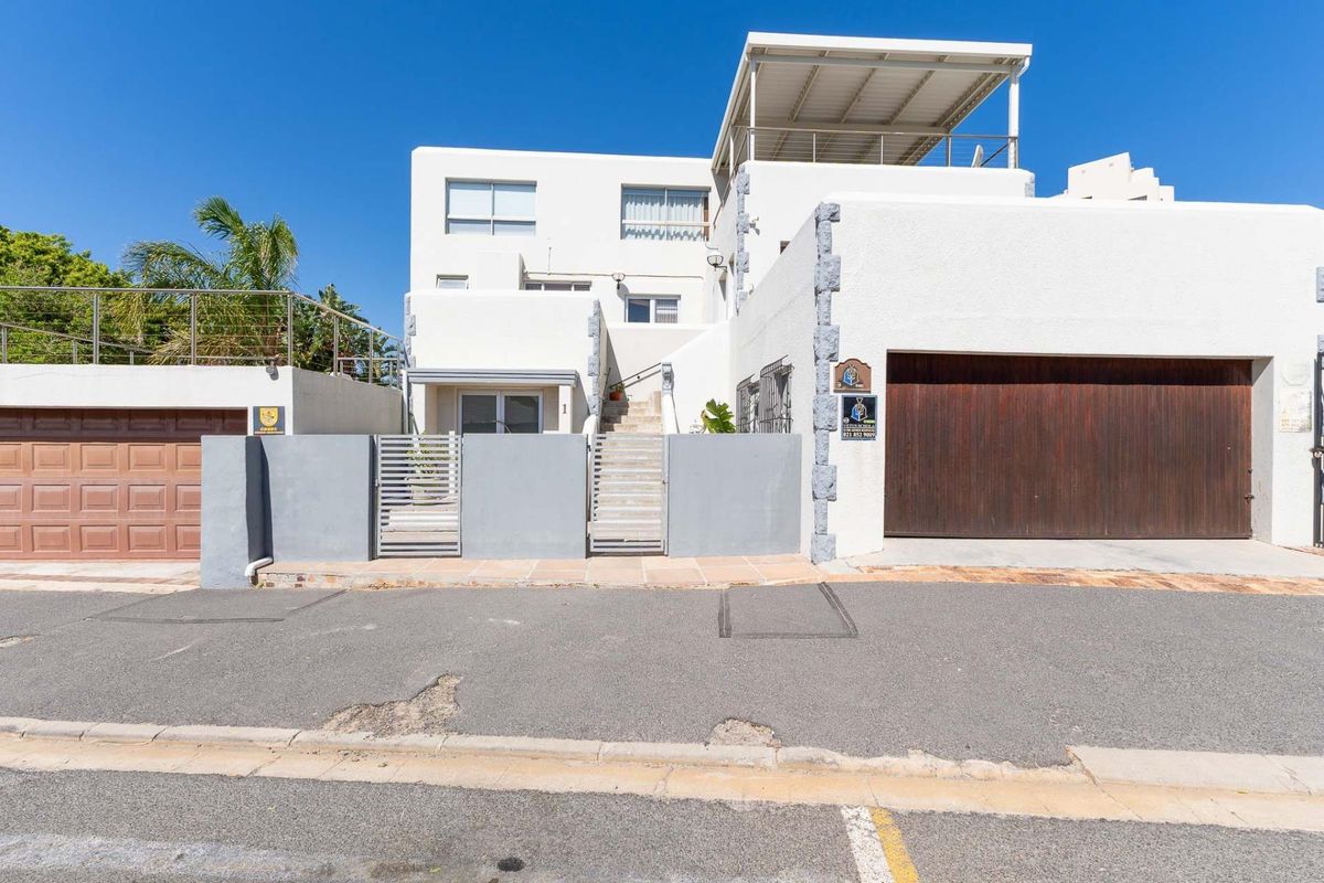 Hidden Gem with Sea and Mountain views in Strand North - Photo 2