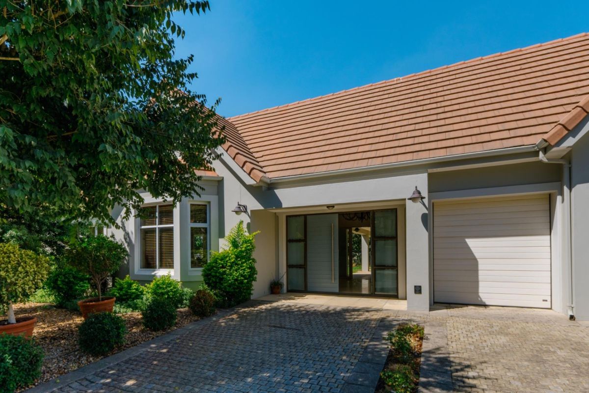 One Level Home on a corner plot - Photo 2