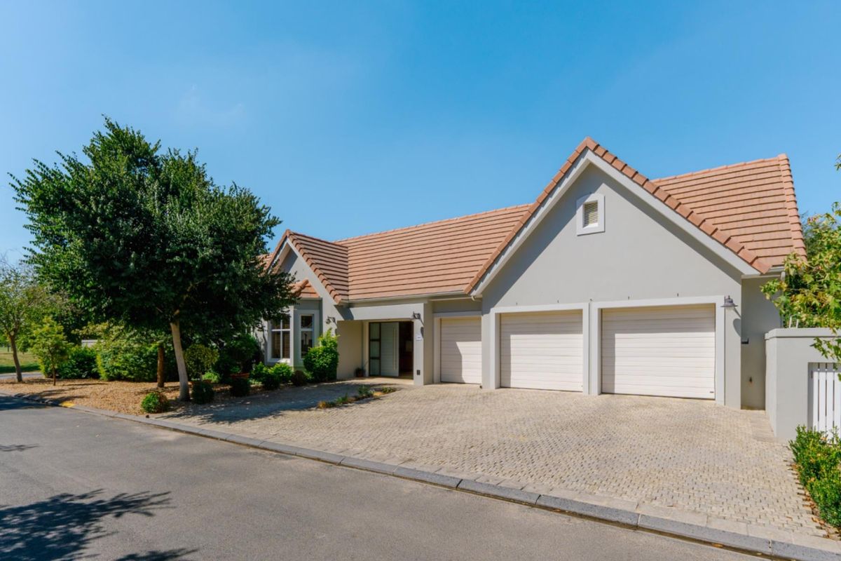 One Level Home on a corner plot - Photo 3