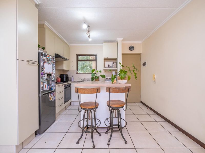 We are proud to present this home on a sole and Executive Mandate. - Photo 9