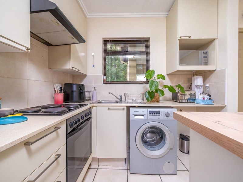 We are proud to present this home on a sole and Executive Mandate. - Photo 7