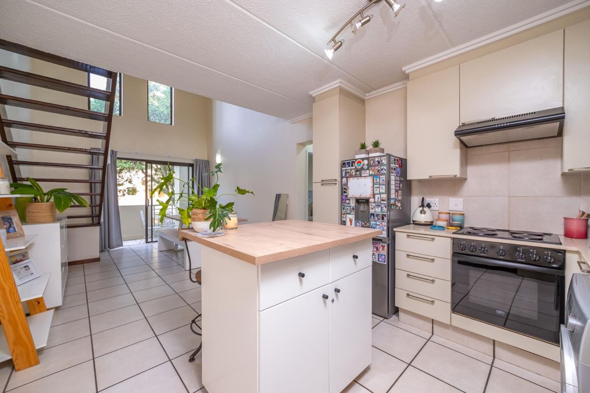 Apartment Under Offer in Bryanston Sandton - Photo 2