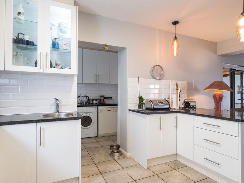 3 Bedroom House For Sale In Dwarskersbos - Photo 10