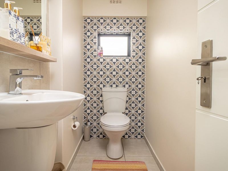 House Under Offer in Ruimsig Roodepoort - Photo 3