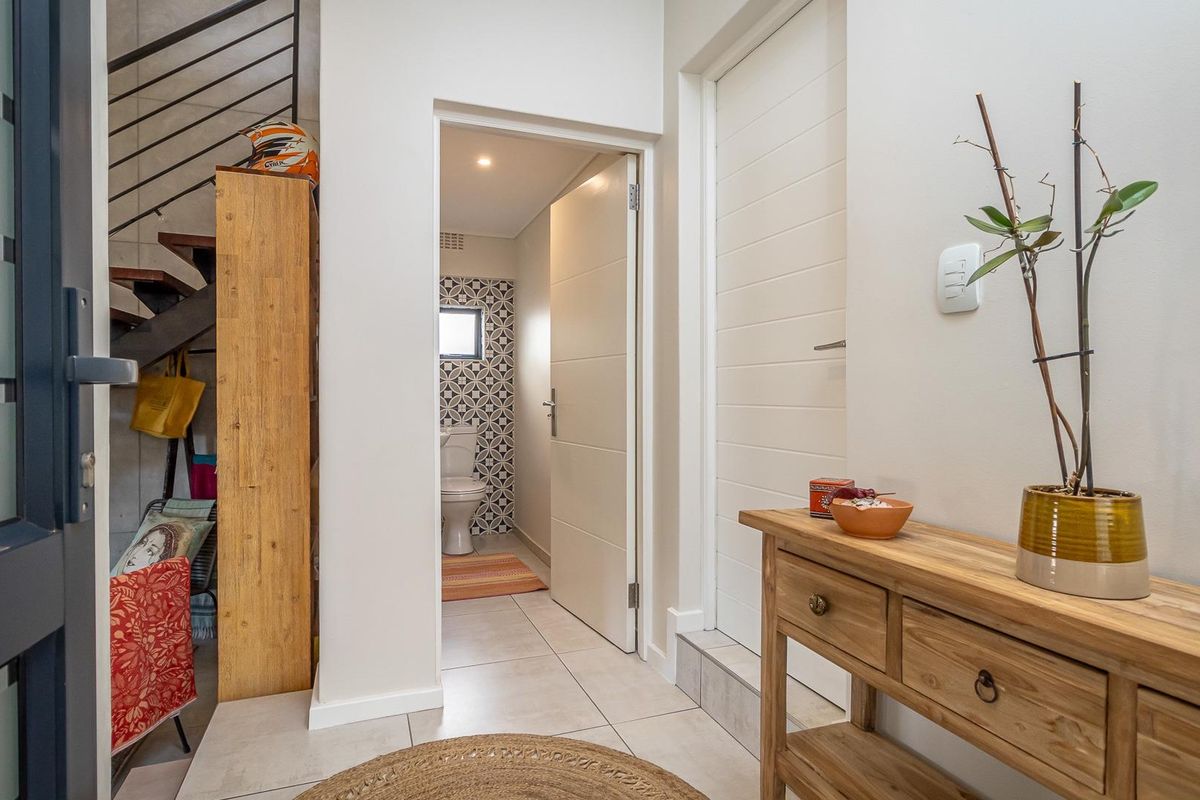 House Under Offer in Ruimsig Roodepoort - Photo 2