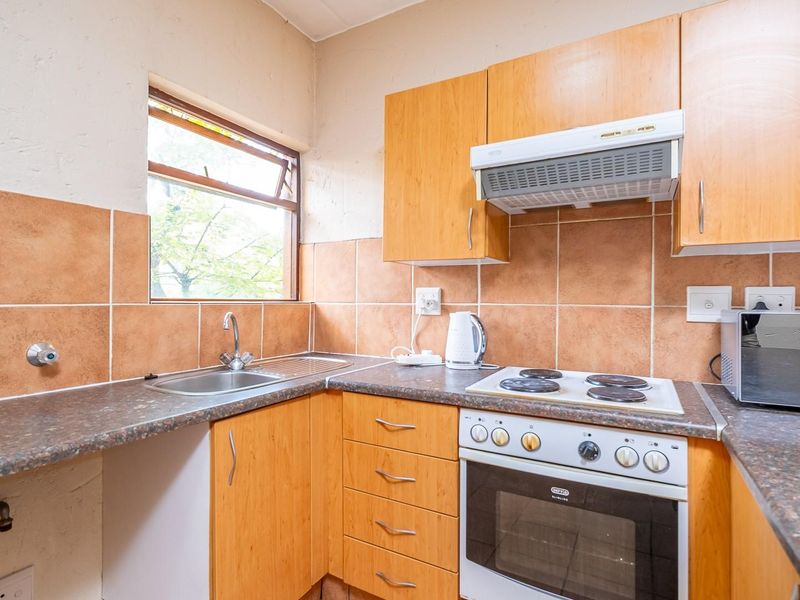 One bedroom unit in Sought after Estate Lonehill Estate - Photo 9