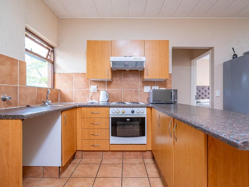 One bedroom unit in Sought after Estate Lonehill Estate - Photo 7