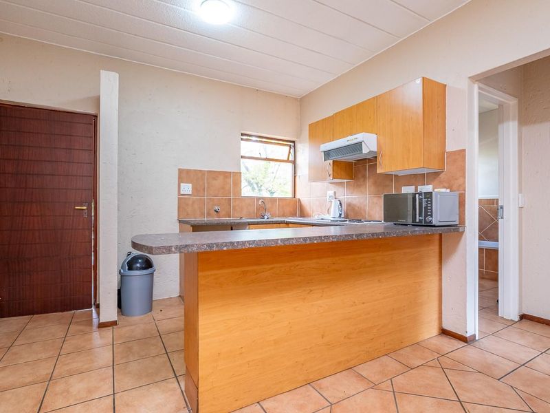 One bedroom unit in Sought after Estate Lonehill Estate - Photo 6