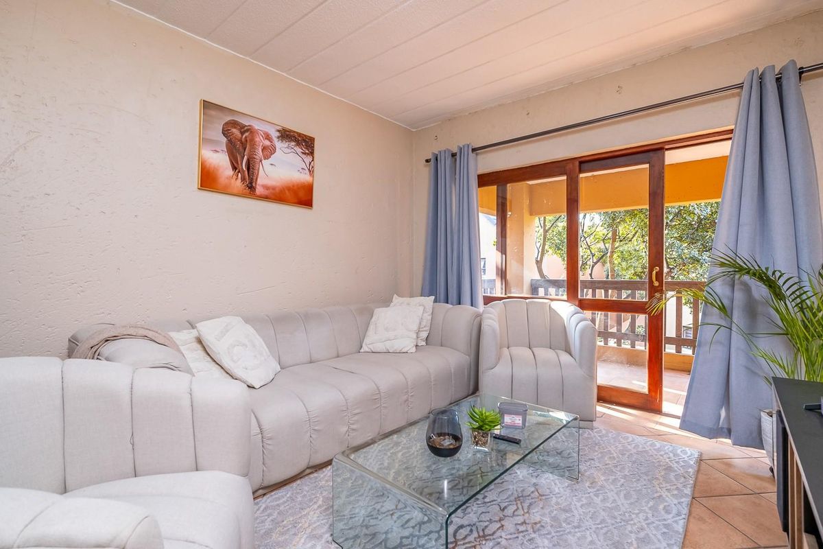 One bedroom unit in Sought after Estate Lonehill Estate - Photo 2