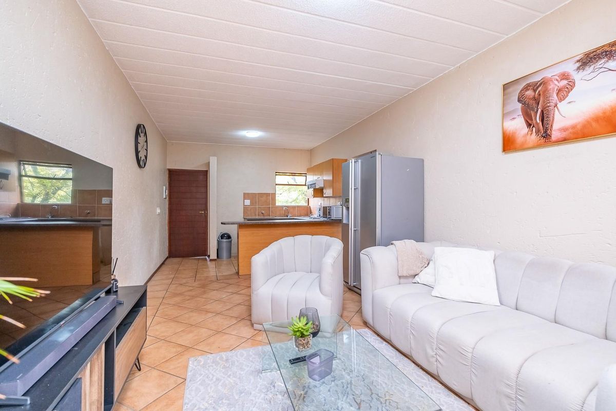 One bedroom unit in Sought after Estate Lonehill Estate - Photo 4