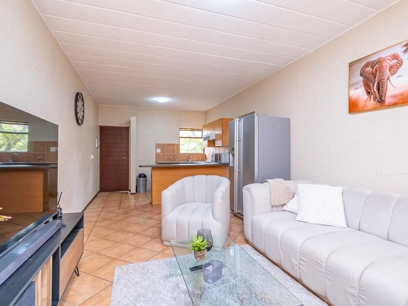 One bedroom unit in Sought after Estate Lonehill Estate - Photo 4