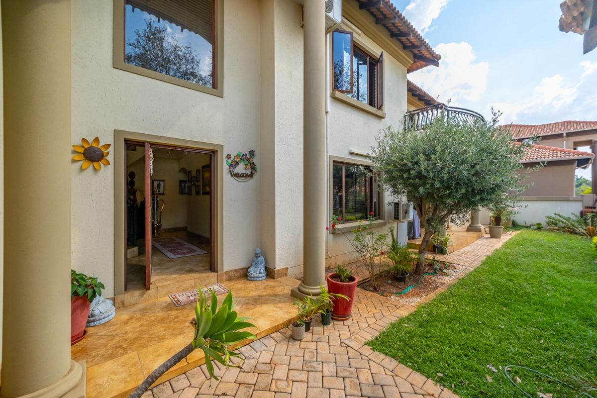 A home of thoughtful design, where quality speaks for itself. - Photo 5