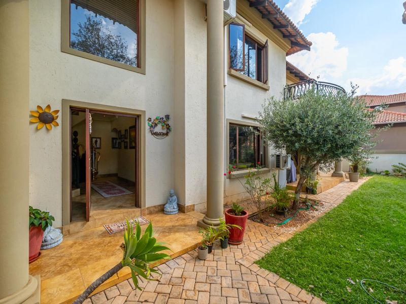 A home of thoughtful design, where quality speaks for itself. - Photo 5