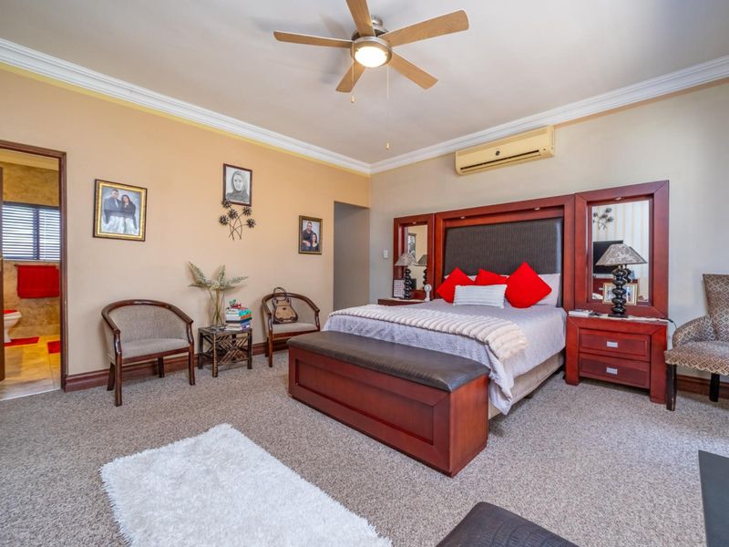 A home of thoughtful design, where quality speaks for itself. - Photo 10