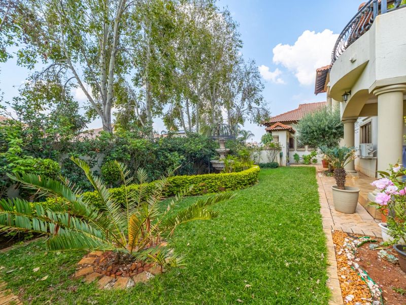 A home of thoughtful design, where quality speaks for itself. - Photo 6