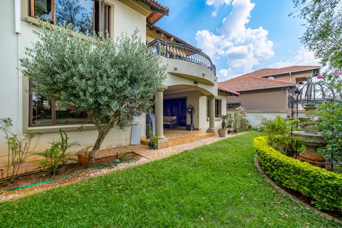 A home of thoughtful design, where quality speaks for itself. - Photo 4