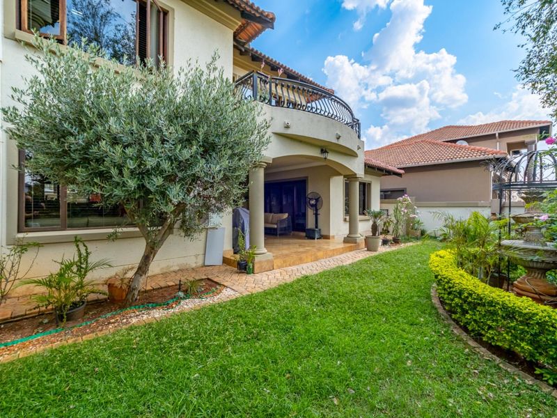 A home of thoughtful design, where quality speaks for itself. - Photo 4