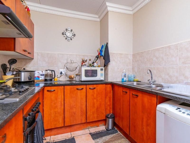 Modern 1-Bedroom Apartment in Secure Ferngate Complex - Dainfern - Photo 9