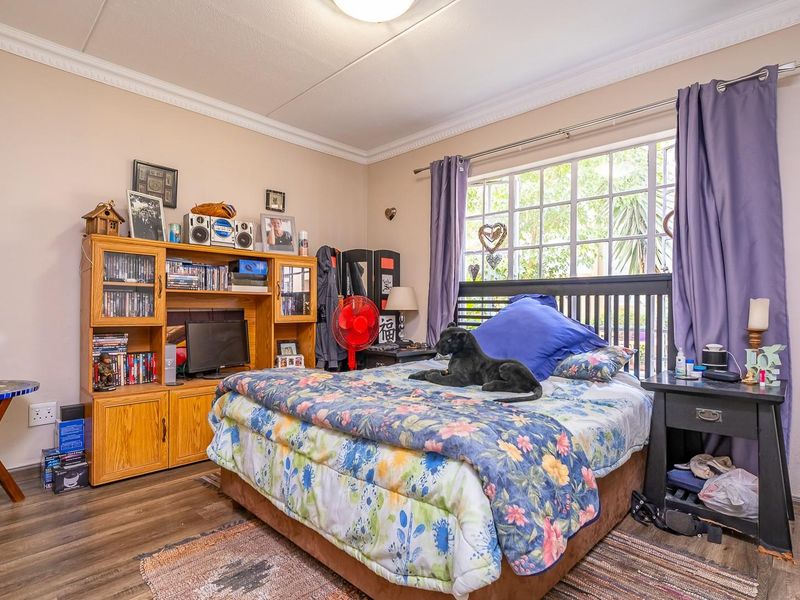 Modern 1-Bedroom Apartment in Secure Ferngate Complex - Dainfern - Photo 10