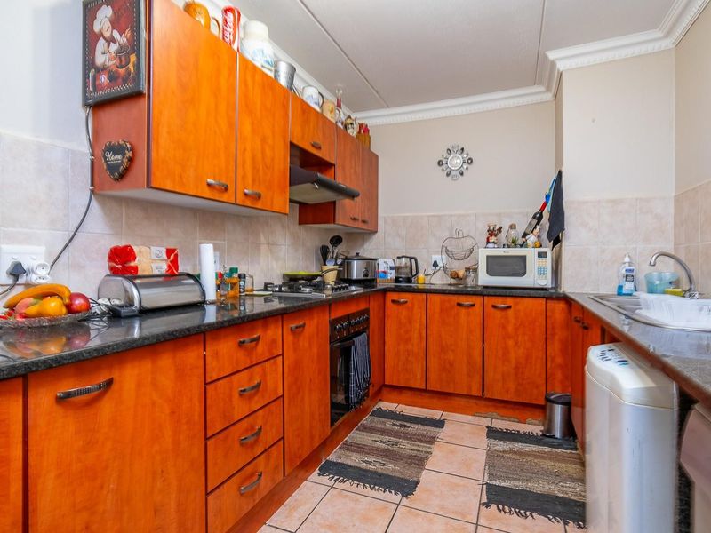 Modern 1-Bedroom Apartment in Secure Ferngate Complex - Dainfern - Photo 8