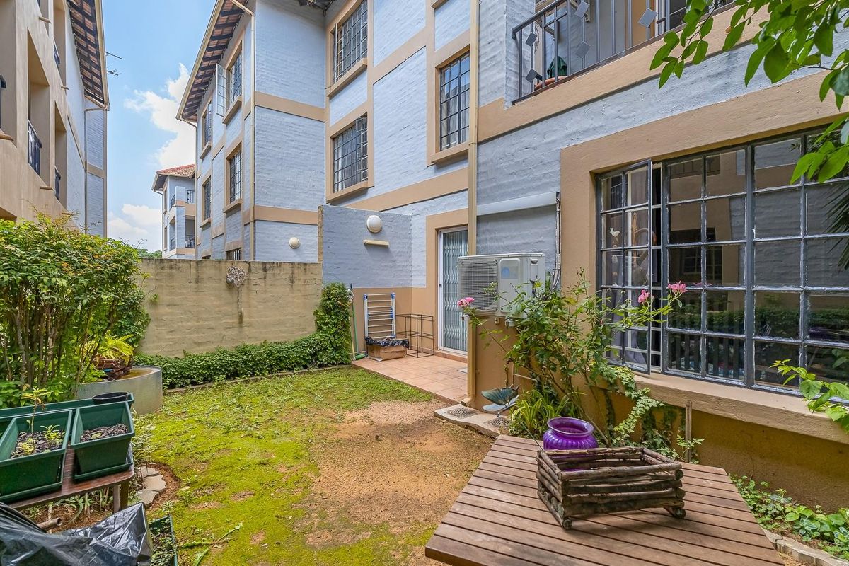 Modern 1-Bedroom Apartment in Secure Ferngate Complex - Dainfern - Photo 2