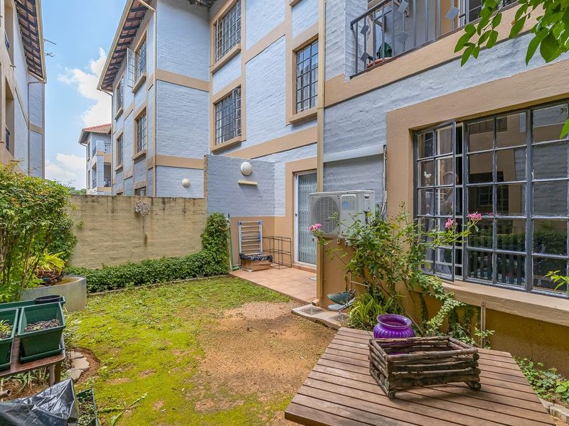 Modern 1-Bedroom Apartment in Secure Ferngate Complex - Dainfern - Photo 2