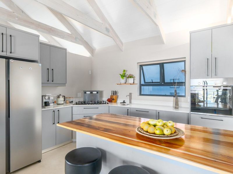 Sophisticated 4-Bedroom Modern Retreat in Fairhaven Country Estate - Photo 4