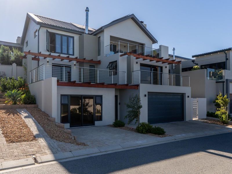 Sophisticated 4-Bedroom Modern Retreat in Fairhaven Country Estate - Photo 1