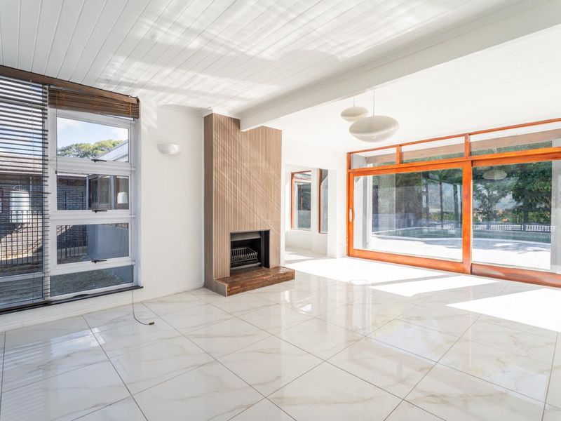 Modern Renovated Family Home with Table Mountain Views in Loevenstein - Photo 5