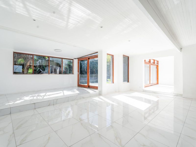 Modern Renovated Family Home with Table Mountain Views in Loevenstein - Photo 10