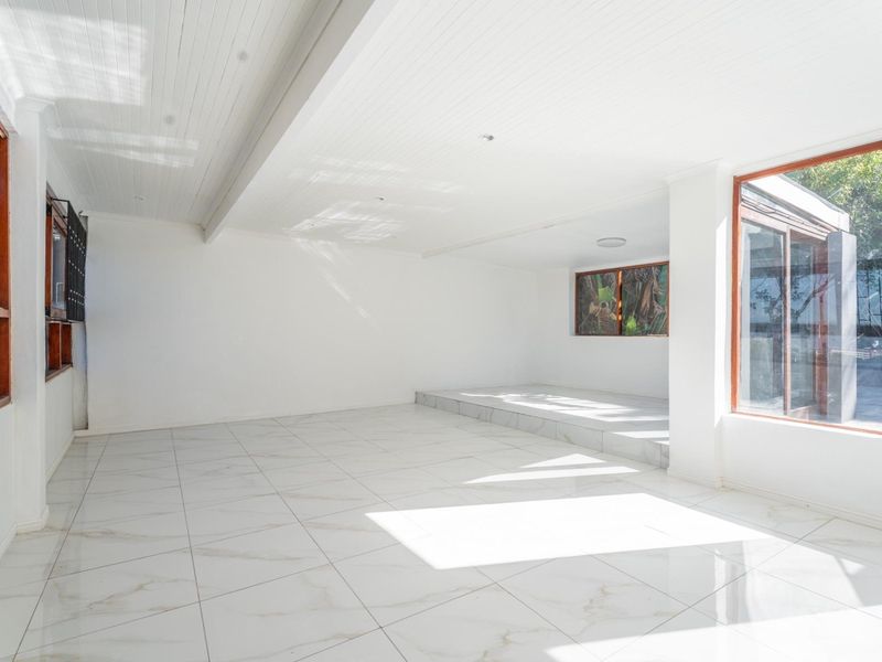 Modern Renovated Family Home with Table Mountain Views in Loevenstein - Photo 9